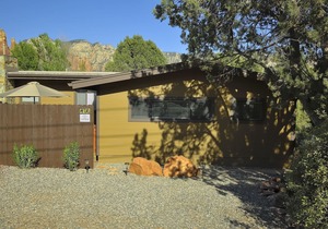 Sedona Inspired Studio Suite with Hot Tub