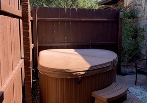 Sedona Inspired Studio Suite with Hot Tub