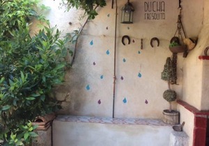 Self catering Lindos Huespedes for 17 people