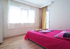 Separate kitchen, 2 Bedroom, 140 mt2. Mountain view.