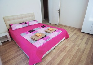 Separate kitchen, 2 Bedroom, 140 mt2. Mountain view.