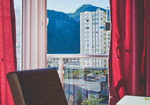 Separate kitchen, 2 Bedroom, 140 mt2. Mountain view.