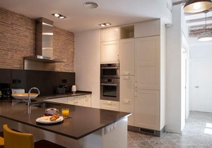 Serranos Apartment