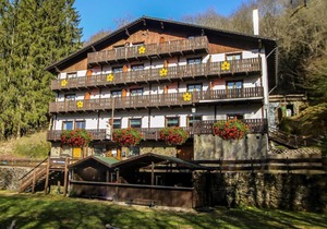 Single Room Shower/WC - Wolffhotel-Outdoorhotel-Restaurant