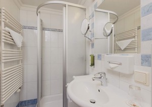 Single room with shower or bath, WC short - Hotel Tauernhof