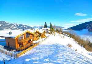 Ski-in / Ski-out Chalet Maiskogel 'Bergli' by Alpen Apartments
