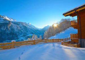 Ski-in / Ski-out Chalet Maiskogel 'Bergli' by Alpen Apartments