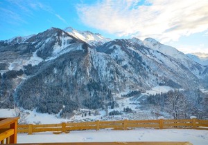 Ski-in / Ski-out Chalet Maiskogel 13a by Alpen Apartments