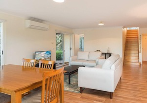 Sky Mirror Cottage - sleeps 9