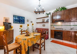 Small cottage with terrace near Anzio.