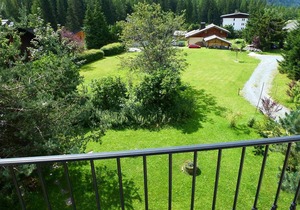 Snug apartment in Chamonix-Mont-Blanc with balcony