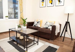 Snug - Logie Baird Apartment