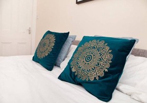 Snug - Logie Baird Apartment