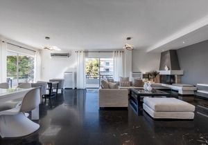 Sophisticated and spacious 3 bdrm apt in Glyfada center
