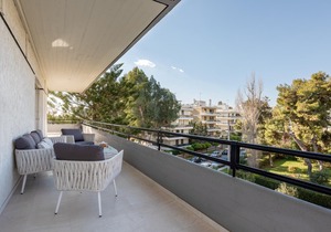 Sophisticated and spacious 3 bdrm apt in Glyfada center