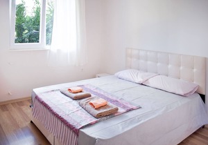Spacious 1 bedroom with pool and mountain view