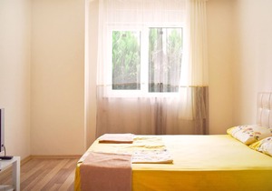 Spacious 1 bedroom with pool and mountain view