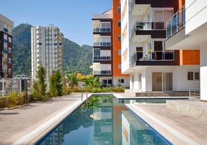 Spacious 2 bedroom apartment with big kitchen and mountain view