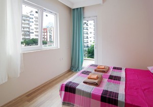 Spacious 2 bedroom apartment with big kitchen and mountain view