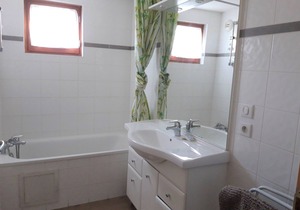 Spacious 3* Apt in Chalet, Village Center, Near Shops & 200m from Slopes - "Comfortable" Range
