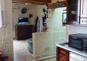 Spacious Apartment- historical character- fascinating views over old town & sea