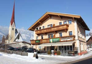 Spacious Apartment in Uderns near Ski Area