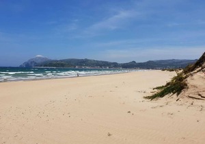 Spacious apartment on the beachfront, 1 minute from the beach.