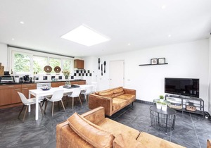 Spacious, beautifully furnished holiday home in the quiet park "Prinsenhof"