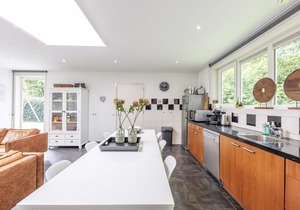 Spacious, beautifully furnished holiday home in the quiet park "Prinsenhof"