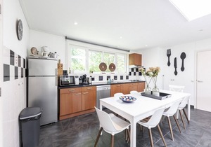 Spacious, beautifully furnished holiday home in the quiet park "Prinsenhof"