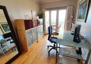 Spacious luxury apartment with 180° ocean view, pool, seafront beach