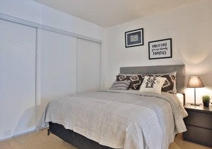 Spacious modern condo living in heart of Toronto!