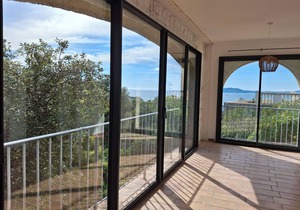 Spacious panoramic house with calm sea view in Le Pradet, 4 minutes walk from the beach