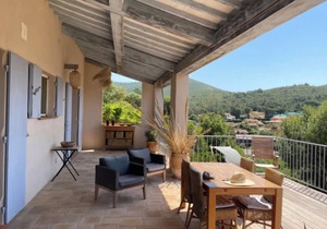 Spacious panoramic house with calm sea view in Le Pradet, 4 minutes walk from the beach