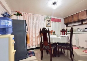 Spacious Vacation House or Room Only, Olongapo city center.