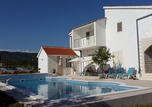 Spacious Villa in Neoric with Pool