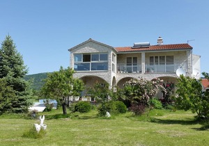 Spacious Villa in Neoric with Pool