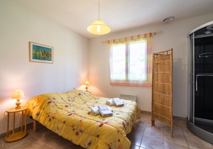 Spacious Villa in Roquebrun with Swimming Pool