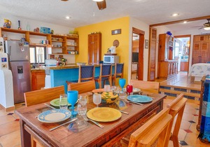 Spectacular view with beach access, perfect for a family getaway!