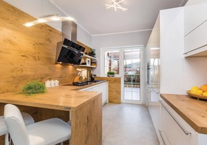 Spend a dream vacation in this exceptionally beautiful vacation home with a beautifully landscaped g