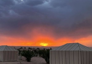 Splendid desert Saharian Luxury Camp in quiet and idyllic sand dunes