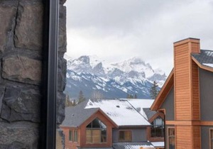 Spring Creek Luxury King One Bedroom at White Spruce Lodge
