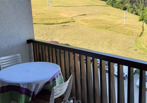 Standard apartment with balcony, parking, and elevator in Albiez-Montrond