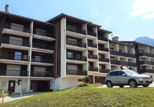 Standard apartment with balcony, parking, and elevator in Albiez-Montrond