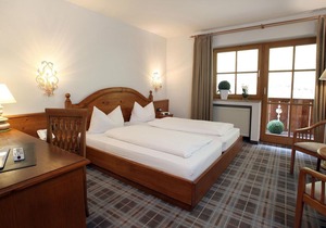 Standard Double Room with Balcony - Hotel Blaue Gams