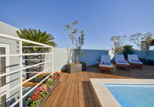 Stanislaus apartment 2 with communal pool near the sea and marina in Msida