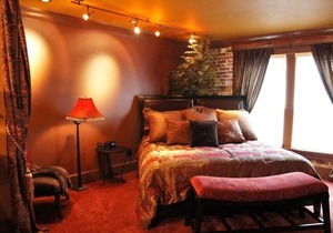Stay & Play Winery Loft #2 in Historic Downtown Carlton