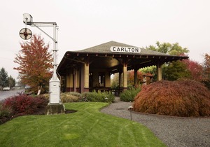 Stay & Play Winery Loft #2 in Historic Downtown Carlton