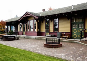 Stay & Play Winery Loft #2 in Historic Downtown Carlton