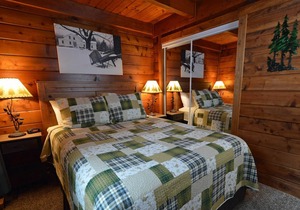 Stemwinder #2: 4 Bedrooms, 3 Full Baths: Slope Side, Heated Outdoor Hot Tub.
